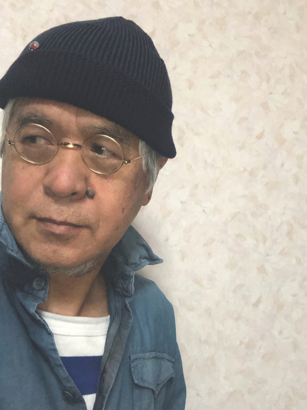 「ボーダー、秋のコーデ、大人カジュアル、休日スタイル、ワッチキャップ、グランパシャツ、おしゃれさんと繋がりたい、古着好きな人と繋がりたい、古希スタイル、丸めがね」｜「OLD JOE & CO.のアイテム（ニットキャップ/ビーニー、ブルー系）」を使った、しまうまおじさんさん（メンズ・165cm）の秋コーディネートの1枚目の写真