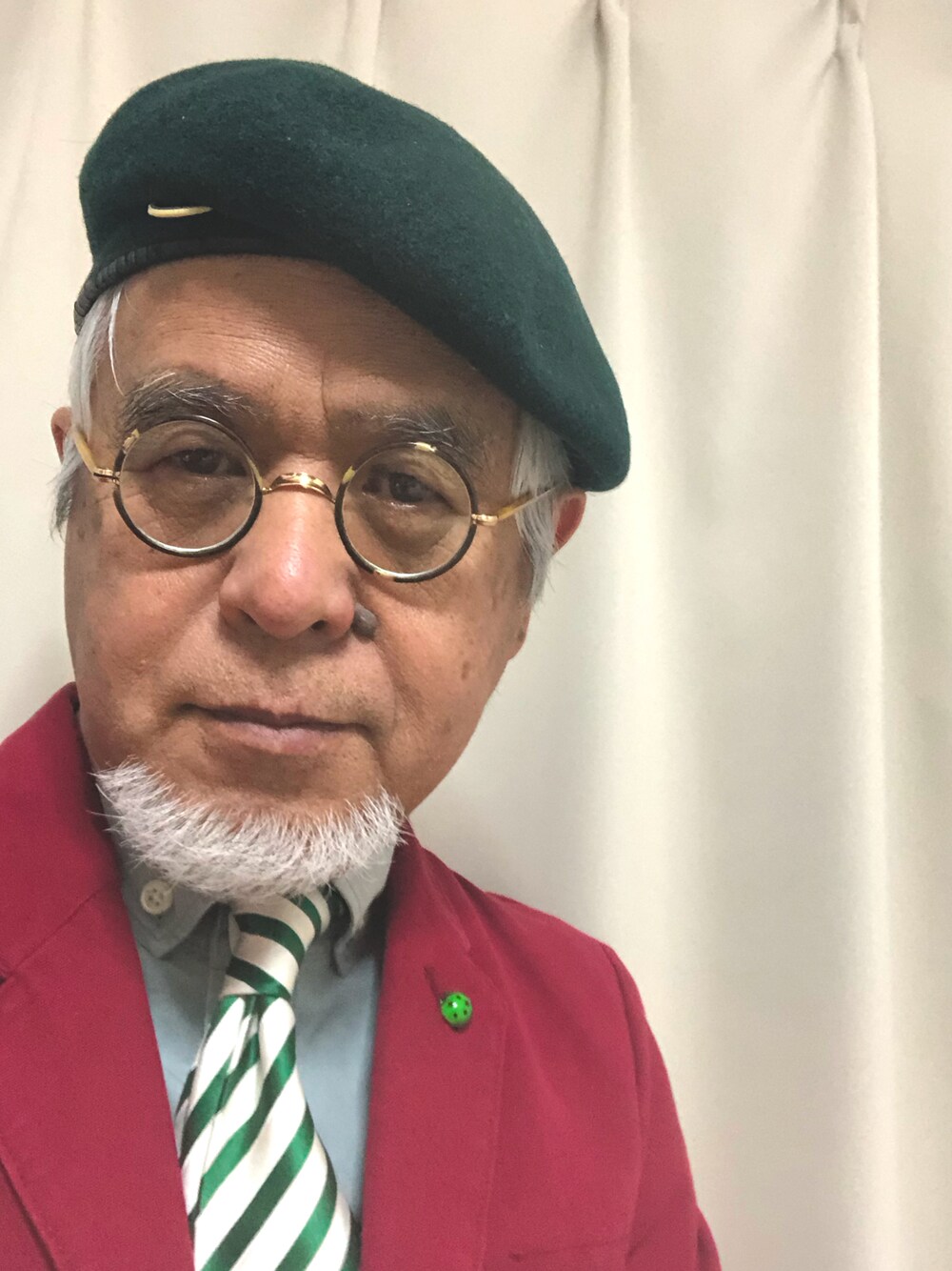 「ミリタリーベレー、丸めがね、レジメンタルストライプ、ボタンダウンシャツ、カバーオールジャケット、休日スタイル、大人カジュアル、おしゃれさんと繋がりたい、古希スタイル」｜「ミリタリービンテージのアイテム（ハンチング/ベレー帽、グリーン系）」を使った、しまうまおじさんさん（メンズ・165cm）の夏コーディネートの1枚目の写真