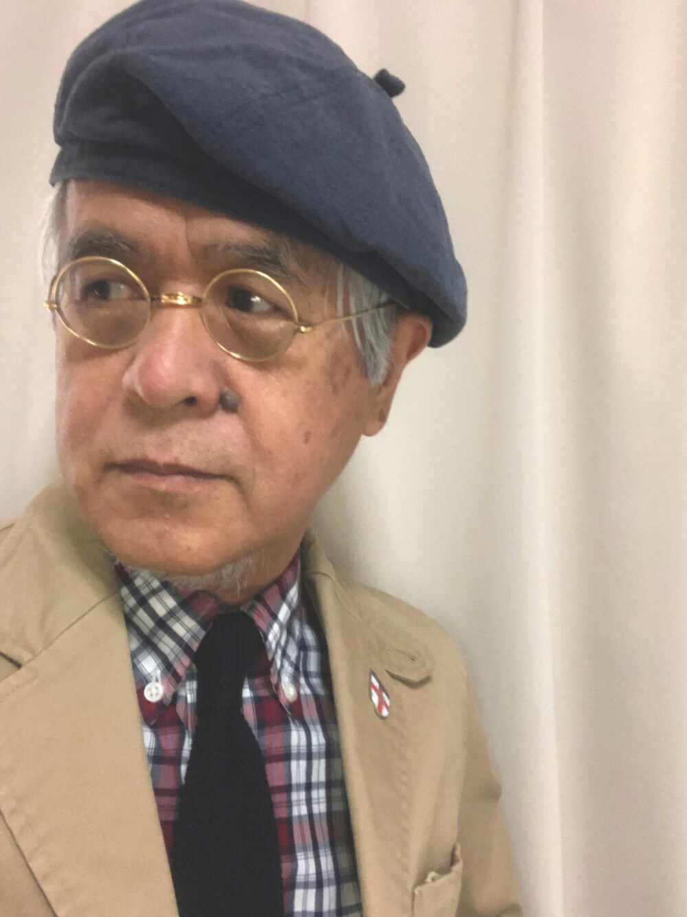 「ベレー帽、ニットタイ、カバーオール、休日スタイル、大人コーデ、タータンチェックシャツ、おしゃれさんと繋がりたい、古希スタイル、丸めがね」｜「mature ha.のアイテム（ハンチング/ベレー帽、ブルー系）」を使った、しまうまおじさんさん（メンズ・165cm）の秋コーディネートの1枚目の写真