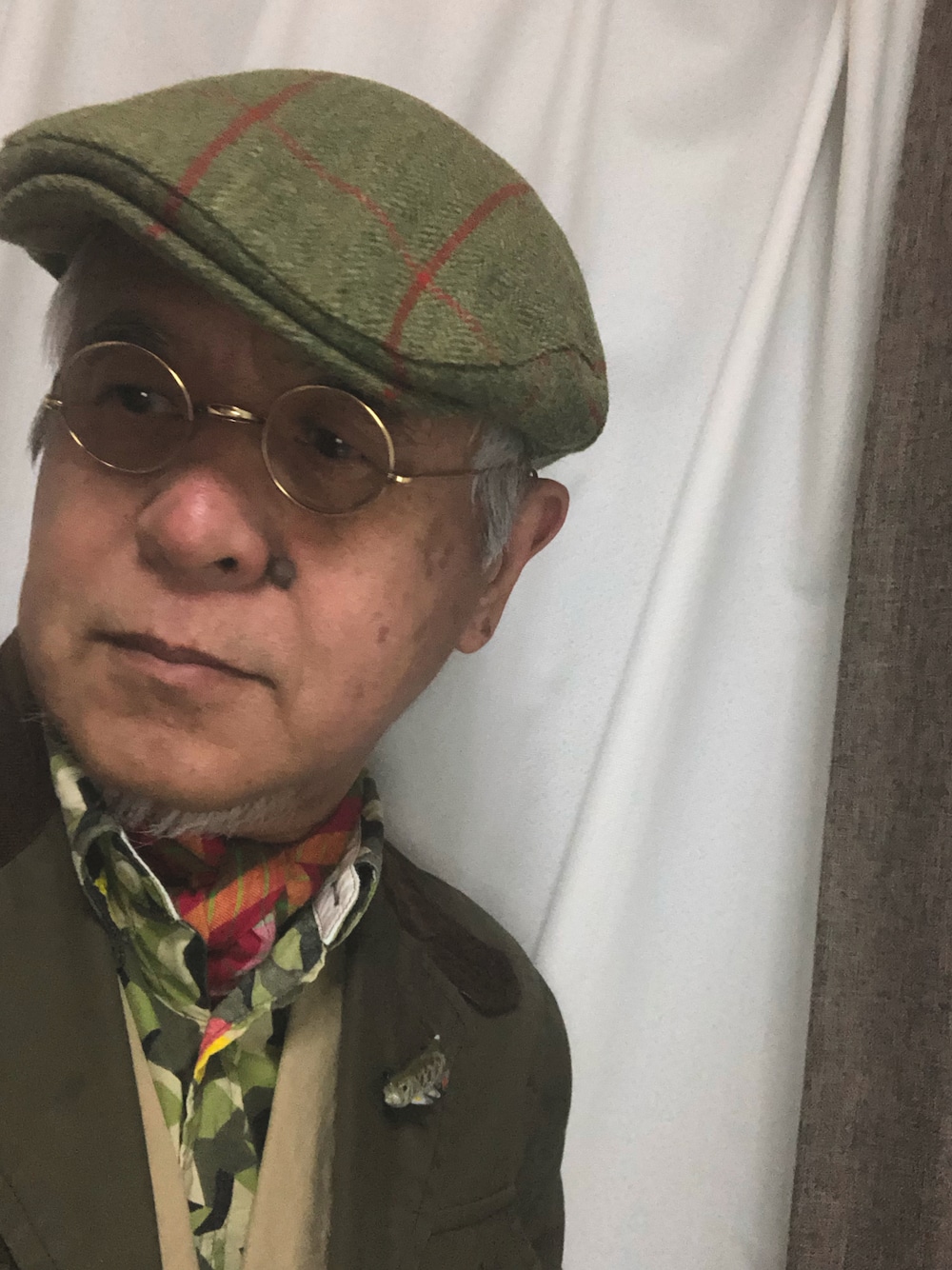 「秋のコーデ、カバーオール、休日スタイル、バンダナ、ハンチング、大人コーデ、カモフラシャツ、おしゃれさんと繋がりたい、オッドベスト、古希スタイル、丸めがね」｜「HACKETT LONDONのアイテム（ハンチング/ベレー帽、グリーン系）」を使った、しまうまおじさんさん（メンズ・165cm）の秋コーディネートの1枚目の写真