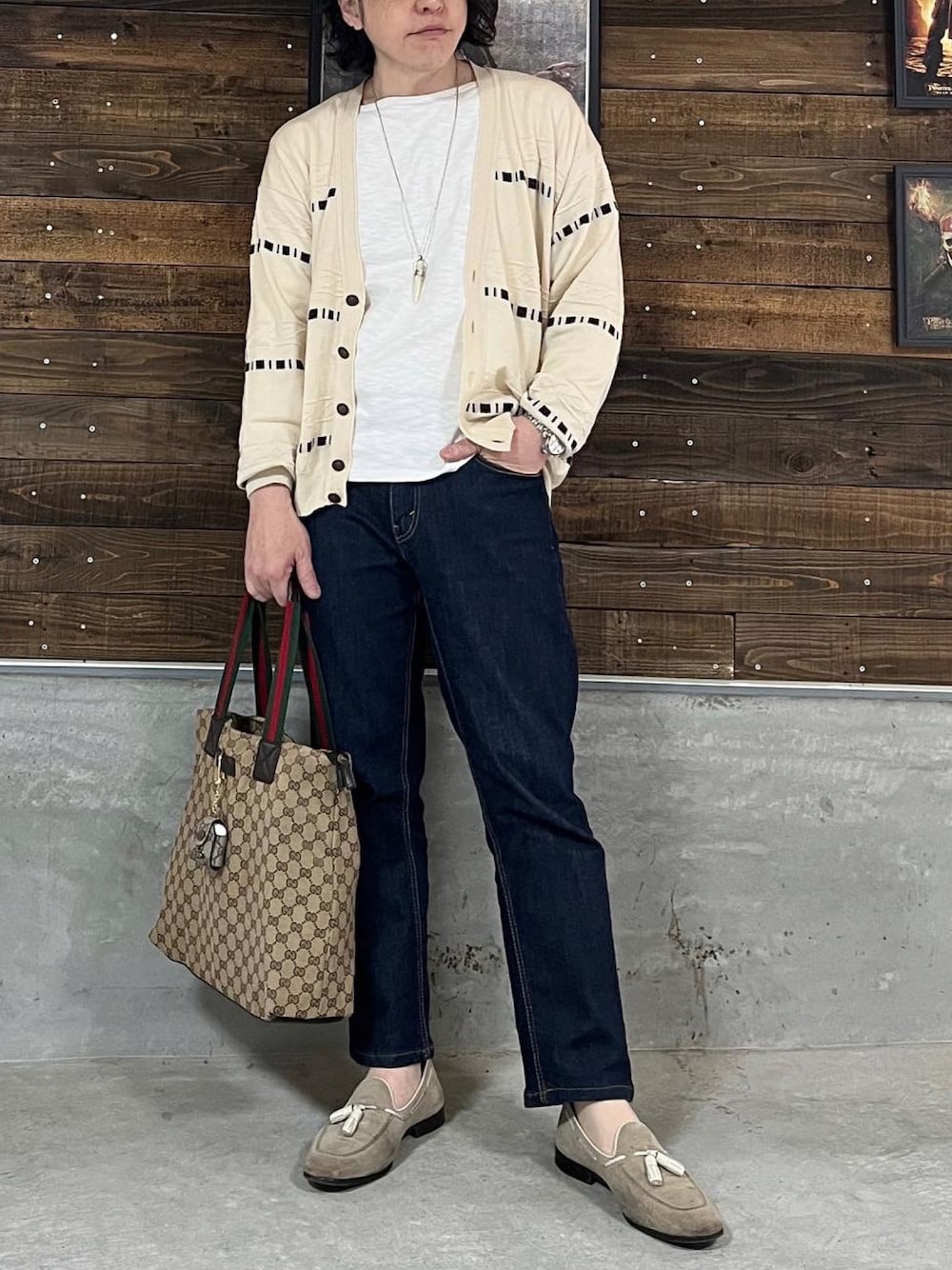「春夏コーデ、休日スタイル、大人カジュアル、カジュアルコーデ、カーディガン、カーディガンコーデ、イタリア古着、GUCCI、大人コーデ、オトナカジュアル、いいね、save、フォローお願いします🤑、フォローミー、bdyoshi、bdstyling」｜「GUCCIのアイテム（トートバッグ、ベージュ系）」を使った、bdyoshiさん（メンズ・167cm）の春コーディネートの1枚目の写真