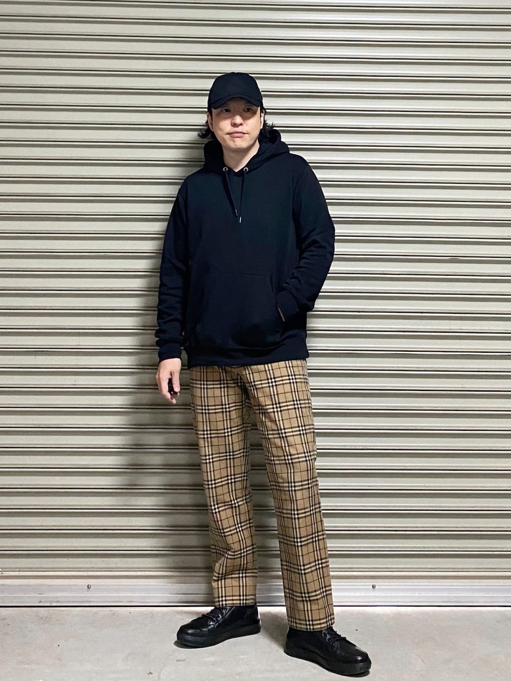 「秋服、シンプルコーデ、秋のコーデ、秋服コーデ、キレイめコーデ、リラックススタイル、低身長男子、メンズファッション、バーバリー、burberry、カジュアルコーデ、大人カジュアル、オトナカジュアル、いいね、save、フォローお願いします🤑、インスタフォローしてね！」｜「BURBERRYのアイテム（チノパンツ、ベージュ系）」を使った、bdyoshiさん（メンズ・167cm）の秋コーディネートの1枚目の写真