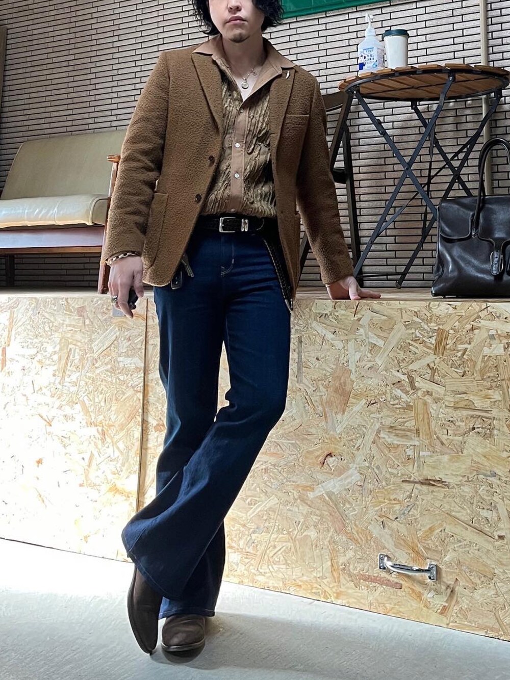 「休日コーデ、おしゃれさんと繋がりたい、カジュアルコーデ、ootd、古着MIX、シャツスタイル、いいね・save・フォローありがとうございます🥰、70'sコーデ、bdyoshi、カセンティーノ」｜「古着のアイテム（デニムパンツ、ブルー系）」を使った、bdyoshiさん（メンズ・167cm）の冬コーディネートの1枚目の写真