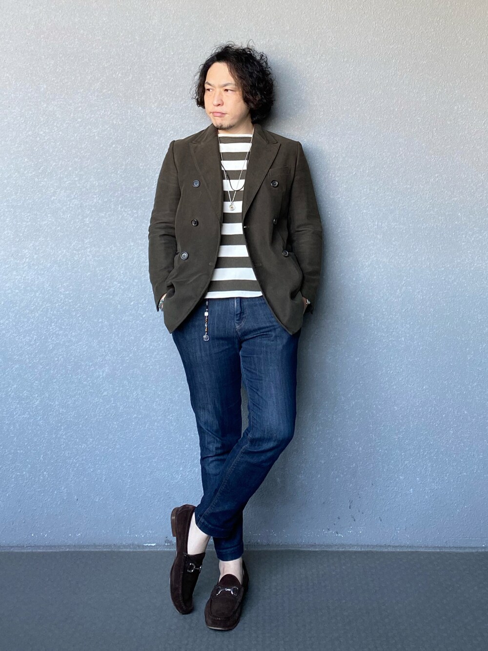 「大人カジュアル、シンプルスタイル、冬コーデ、キレイめ、秋冬コーデ、きれいめカジュアル、SAINTJAMES、セントジェームス、ジャケット、ジャケパン、ローファー」｜「SIVIGLIAのアイテム（デニムパンツ、ブルー系）」を使った、bdyoshiさん（メンズ・167cm）の秋コーディネートの1枚目の写真
