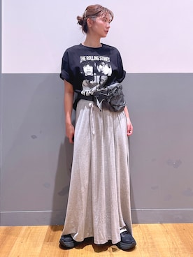 「Right-on（ライトオン）のHONEYSUCKLE ROSE(ハニーサックルローズ)カットフレアスカート（スカート、グレー系）」を使った、iwarisa_right_onさん（レディース・155cm）の春コーディネート