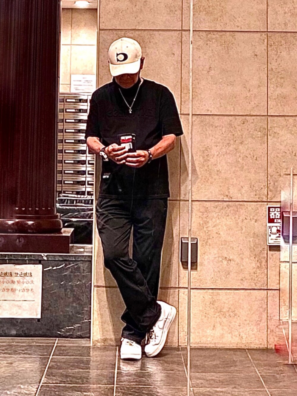 「UABONIのアイテム（Tシャツ/カットソー、ブルー系）」を使った、K-Kenji⚾️さん（メンズ・174cm）の夏コーディネートの1枚目の写真