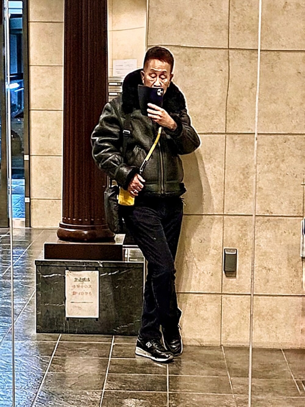 「ムートンブルゾン」｜「MILITARY CLOTHINGのB-3 ムートンジャケット（ムートンコート、ブラック系）」を使った、K-Kenji⚾️さん（メンズ・174cm）の冬コーディネートの1枚目の写真