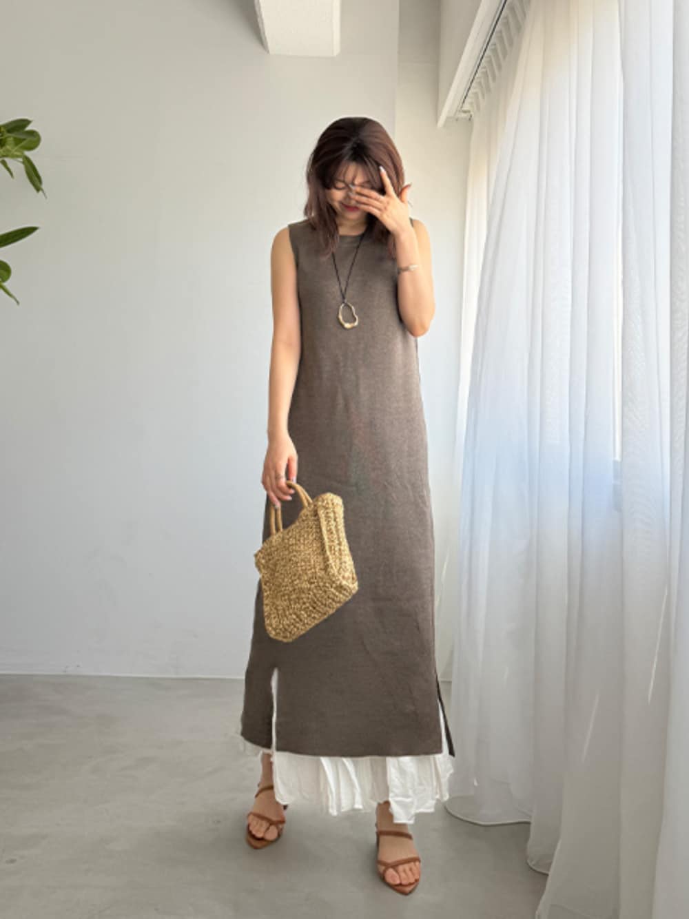 「STYLE DELIの94cm丈コットン質感ワッシャーティア―ドスカート（スカート、ホワイト系）」を使った、STYELEDELIさん（レディース・169cm）の春コーディネートの1枚目の写真