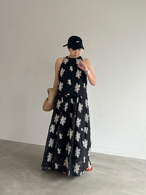 ミモザ刺繍のホルターネックティアードワンピース（ワンピース