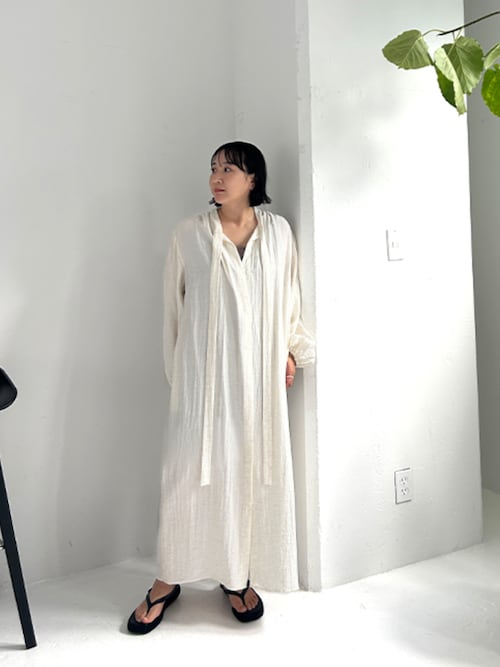 綿麻混紡ロングボウタイギャザーワンピース（ワンピース