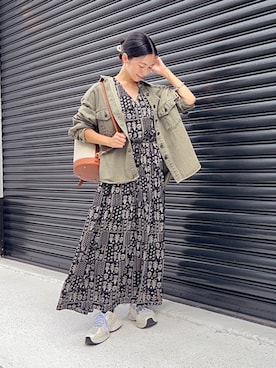 「アイテム（デニムジャケット、グリーン系）」を使った、STYELEDELIさん（レディース・157cm）の秋コーディネート