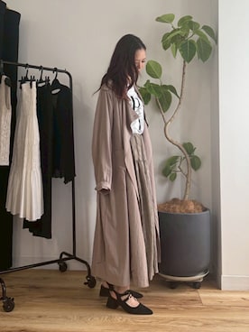 「アイテム（トレンチコート、ベージュ系）」を使った、STYELEDELIさん（レディース・164cm）の秋コーディネート