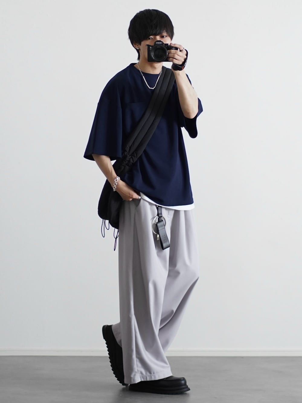 「春めき満開コーデ、春色、淡色コーデ、Tシャツ、夏コーデ、ワイドパンツ、スラックス、厚底シューズ、ショルダーバッグ、デートコーデ、お出かけコーデ、シンプルコーデ、プチプラ、きれいめカジュアル、休日スタイル」｜「ETELIOの【25SS】【2点セット】接触冷感/抗菌防臭　梨地ポケット付きクルービッグTシャツ＆ロングタンクトップアンサンブルセット リニューアル（Tシャツ/カットソー、ブルー系）」を使った、こーせ︎︎︎︎︎︎︎︎さん（メンズ・169cm）の春コーディネートの1枚目の写真
