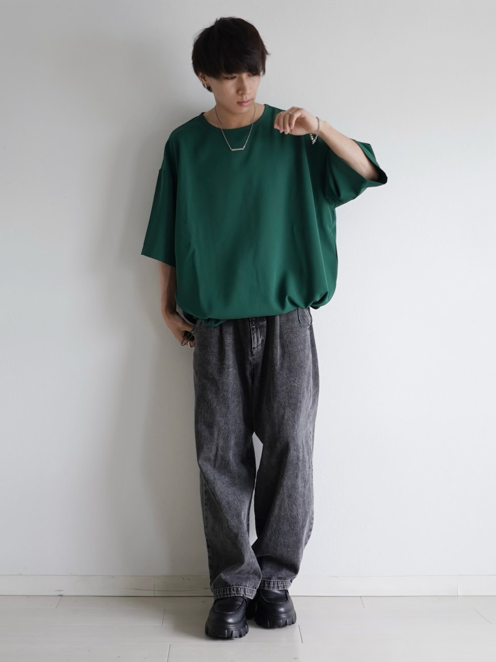 「ビッグシルエット、ビッグT、Tシャツ、夏コーデ、夏だ！Tシャツ着よう！、デニム、デニムパンツ、ローファー、厚底シューズ、ETELIO、エテリオ、シンプルコーデ、プチプラ、きれいめカジュアル、休日スタイル」｜「ETELIOのドライカルゼ裾ドローコードプルオーバー（Tシャツ/カットソー、グリーン系）」を使った、こーせ︎︎︎︎︎︎︎︎さん（メンズ・169cm）の夏コーディネートの1枚目の写真