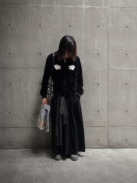「THRIFTY LOOK（スリフティールック）のTHRIFTY LOOK / スリフティールック SUNDERSTORM SOUVENIR PADDED BLOUSON サンダーストーム スーベニア パッディド ブルゾン スカジャン リバーシブル 別珍 ベロア サテン 刺繍入り ポーラーベア クマ 熊 鷲 鷹 鳥 メンズ レディース 2026年 秋 秋服 冬 冬服（ブルゾン、ブラック系）」を使った、mikiさん（レディース・162cm）の秋コーディネート