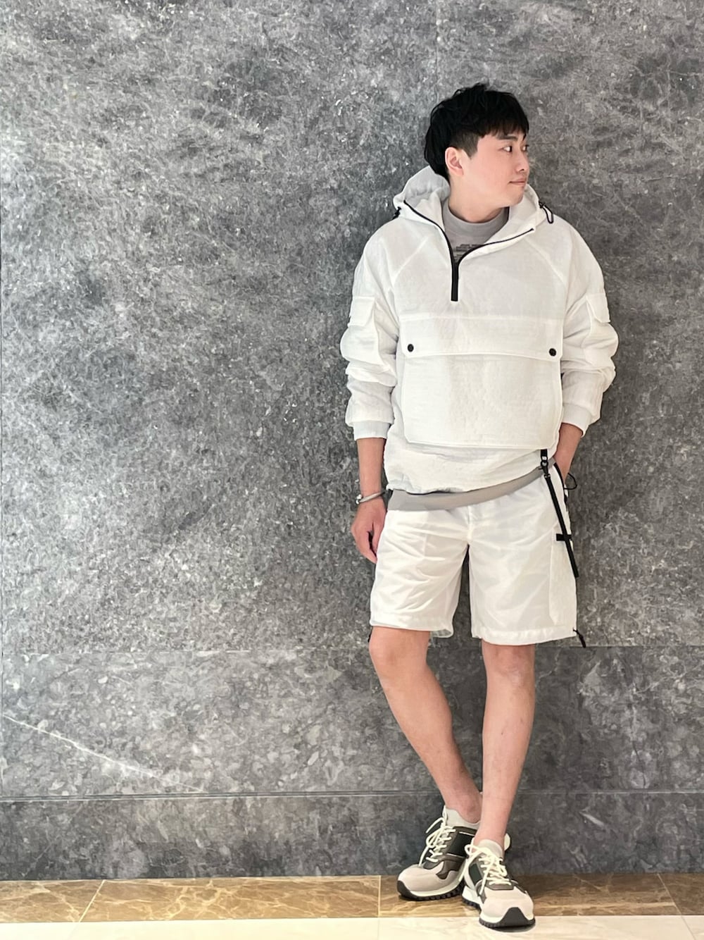 「EMPORIO ARMANI、charriol」｜「EMPORIO ARMANIのアイテム（カーゴパンツ、ホワイト系）」を使った、Junさん（メンズ・168cm）の冬コーディネートの1枚目の写真