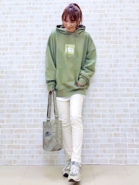 「アイテム（パーカー、グリーン系）」を使った、tomoさん（レディース・160cm）の秋コーディネート