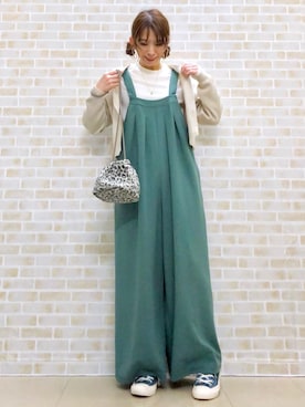 「HONEYSUCKLE ROSE（ハニーサックルローズ）のアイテム（サロペット/オーバーオール）」を使った、tomoさん（レディース・160cm）の春コーディネート