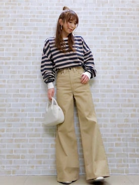 「アイテム（デニムパンツ、ベージュ系）」を使った、tomoさん（レディース・160cm）の春コーディネート