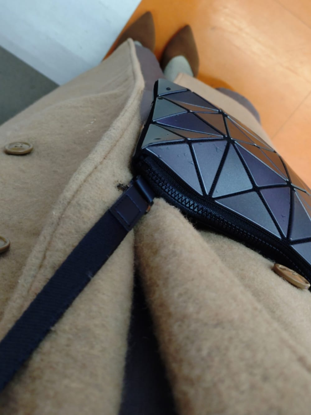 「BAO BAO ISSEY MIYAKEのBao Bao Issey Miyake Matte Lucent Crossbody Bag（ショルダーバッグ、ホワイト系）」を使った、square-pさん（レディース・152cm）の秋コーディネートの1枚目の写真