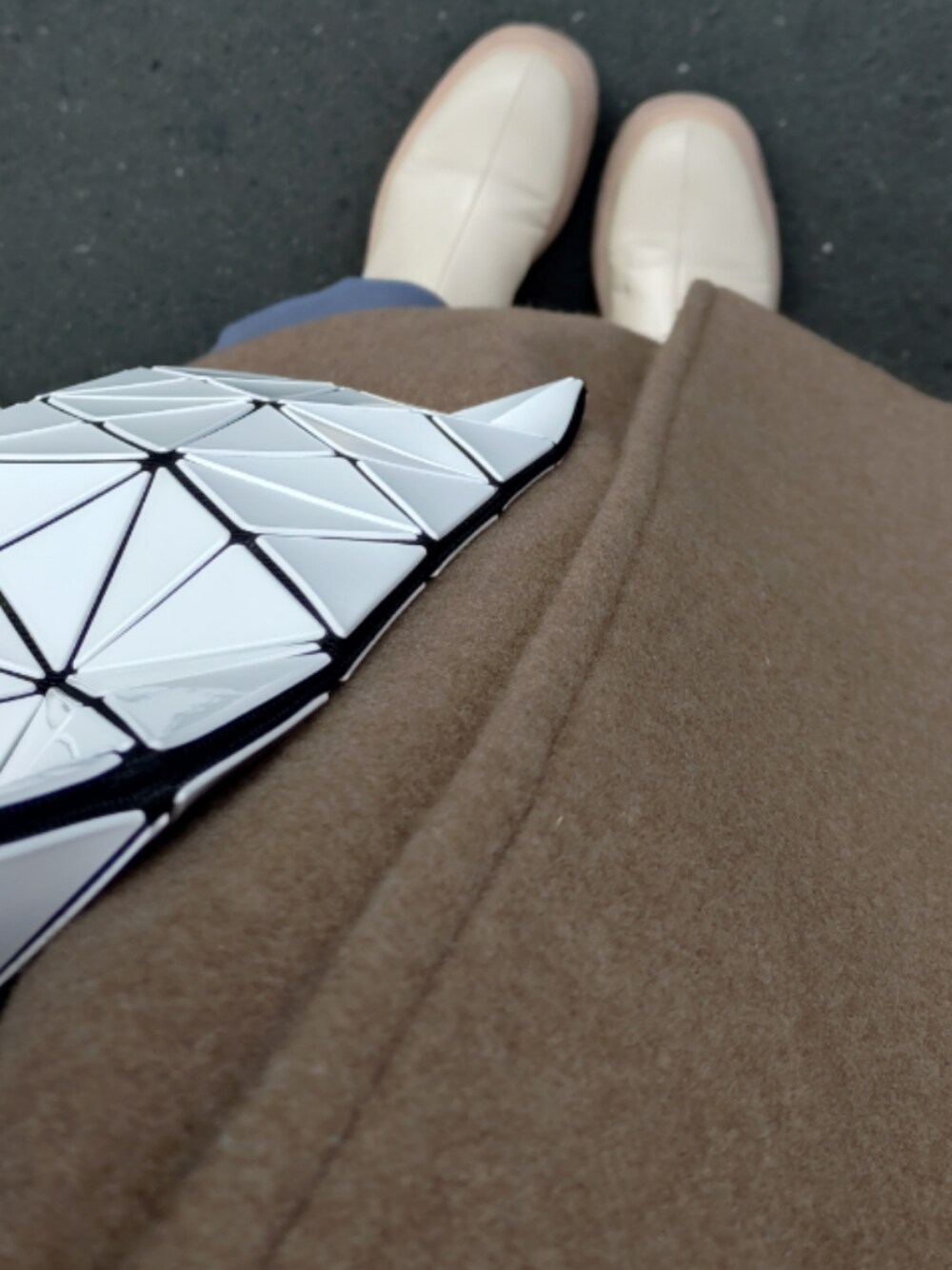 「MOUSSYのBIG COLLAR DOUBLE コート（チェスターコート、ベージュ系）」を使った、square-pさん（レディース・152cm）の冬コーディネートの1枚目の写真