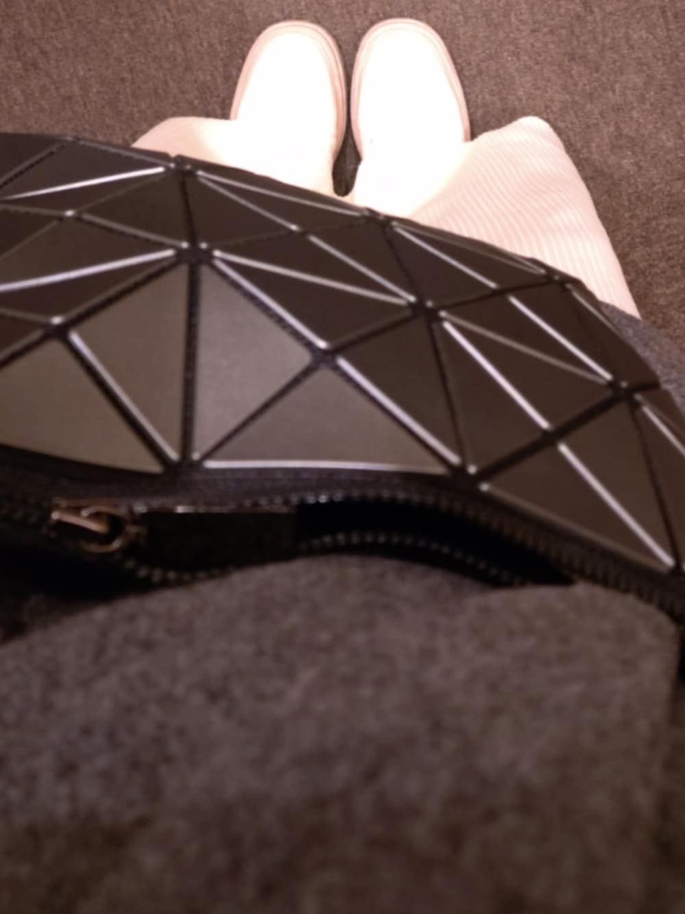 「BAO BAO ISSEY MIYAKEのBao Bao Issey Miyake Matte Lucent Crossbody Bag（ショルダーバッグ、ホワイト系）」を使った、square-pさん（レディース・152cm）の春コーディネートの1枚目の写真