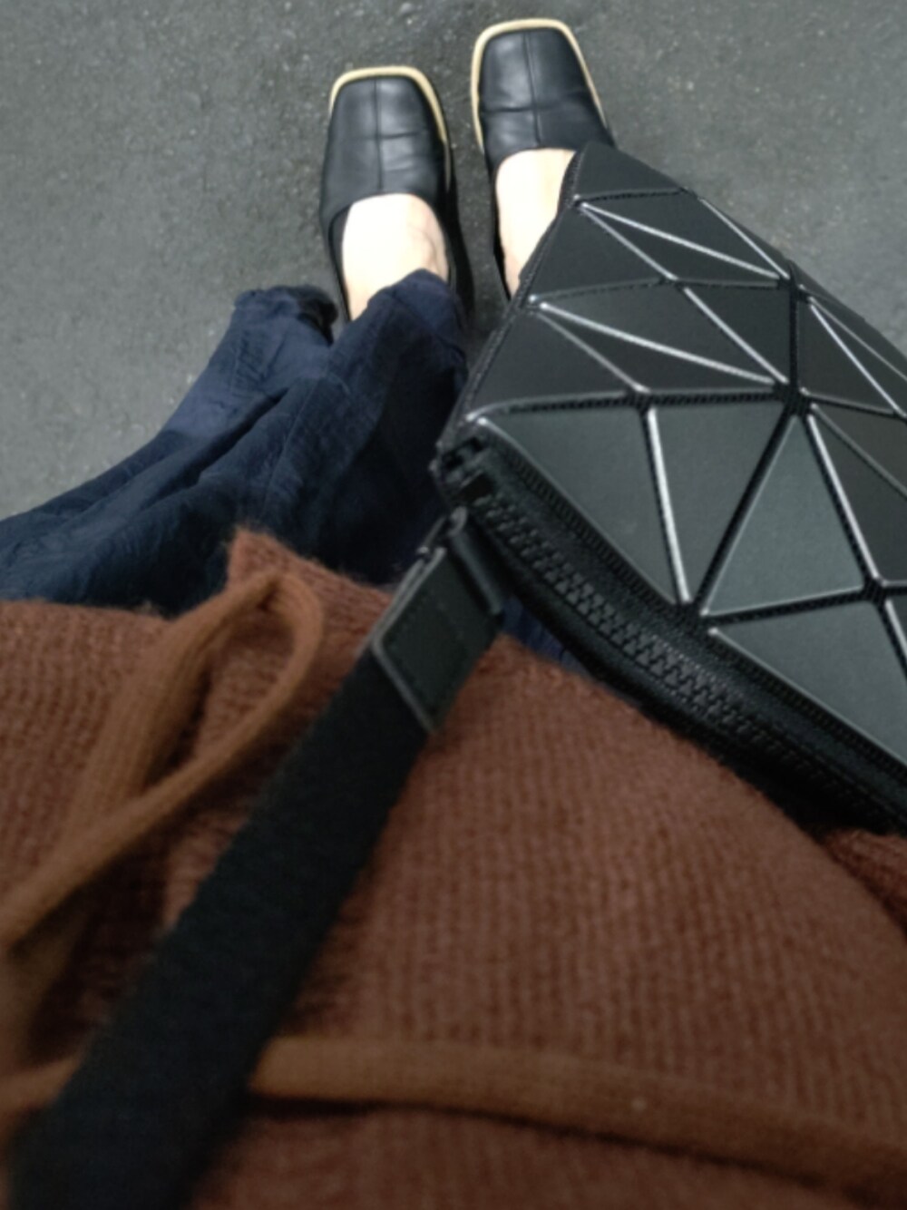 「BAO BAO ISSEY MIYAKEのBao Bao Issey Miyake Matte Lucent Crossbody Bag（ショルダーバッグ、ホワイト系）」を使った、square-pさん（レディース・152cm）の秋コーディネートの1枚目の写真
