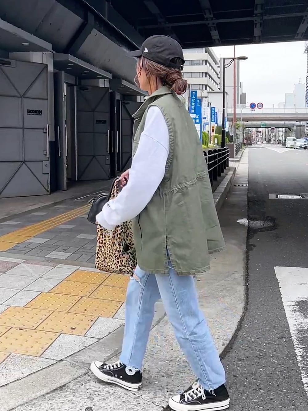 「春服、ラクチンコーデ、大人コーデ、カジュアル、コンバース、デニム」｜「Sugar spoonの・SUGAR SPOON ミリタリーベスト（その他アウター、グリーン系）」を使った、chii___ca♡さん（レディース・161cm）の春コーディネートの1枚目の写真