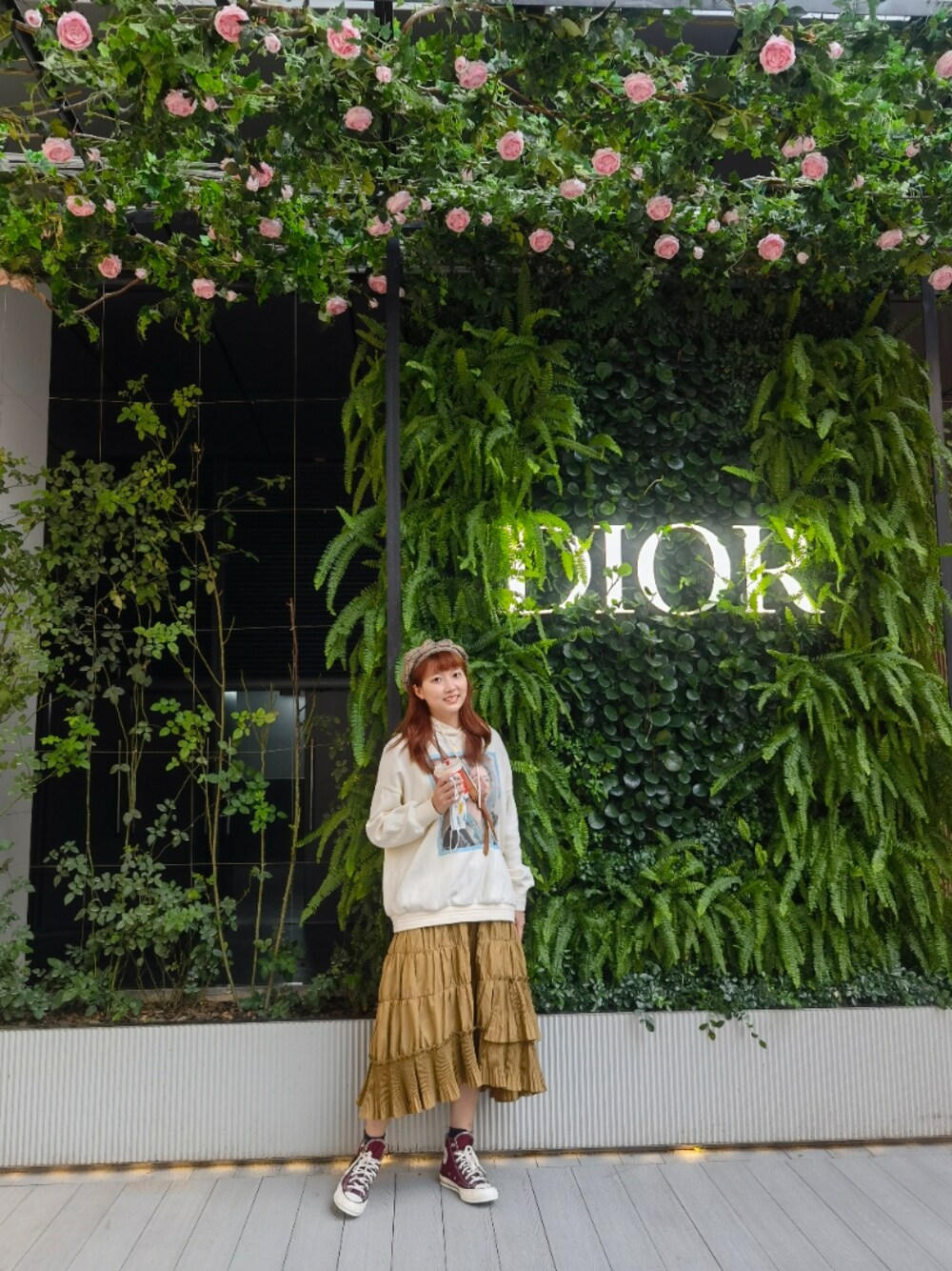 「initial、converse」｜「initialのアイテム（パーカー、ベージュ系）」を使った、Zzoujoeさん（レディース・168cm）の冬コーディネートの1枚目の写真