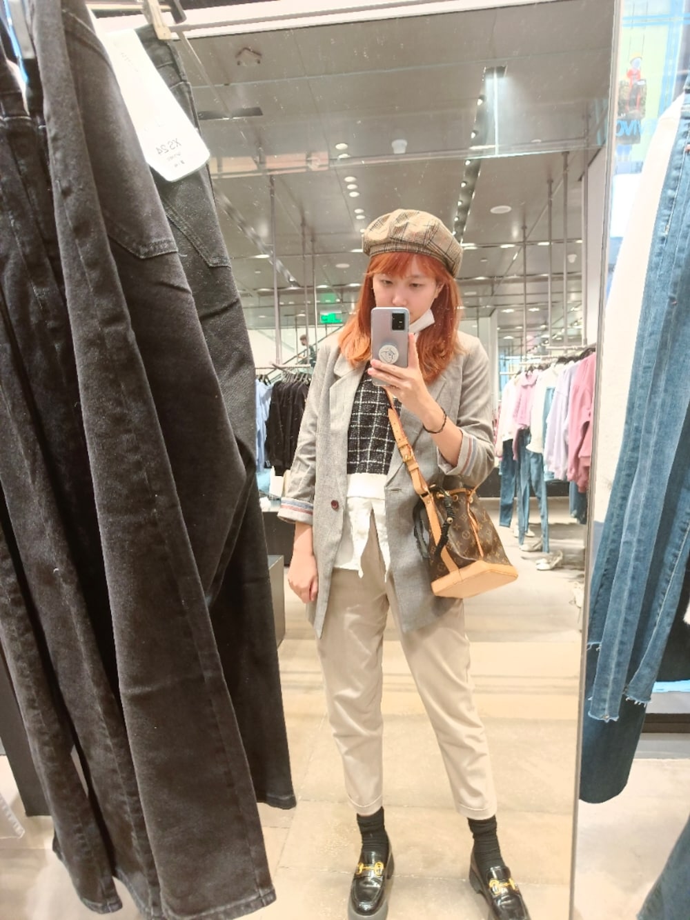 「LouisVuitton」｜「LOUIS VUITTONのアイテム（バッグ、その他）」を使った、Zzoujoeさん（レディース・168cm）の秋コーディネートの1枚目の写真
