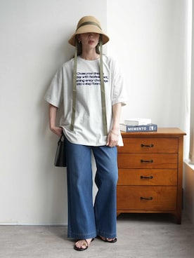 「reca（レカ）のウエストリブデニムワイドパンツ（デニムパンツ、ブルー系）」を使った、recastaffさん（レディース・165cm）の春コーディネート