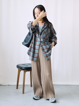 「reca（レカ）の【美シルエット】セミワイドプリーツパンツ（その他パンツ、ベージュ系）」を使った、recastaffさん（レディース・158cm）の秋コーディネート