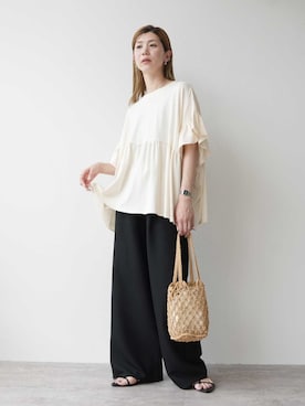 「reca（レカ）のセミワイドタックストレートパンツ（その他パンツ、ブラック系）」を使った、recastaffさん（レディース・165cm）の春コーディネート