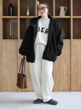「reca（レカ）の裏起毛ボリューム袖ロゴスウェット（スウェット、ベージュ系）」を使った、recastaffさん（レディース・158cm）の秋コーディネート