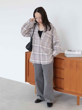 「reca（レカ）の飾り釦付き裏ゴムストレートデニムパンツ（デニムパンツ、グレー系）」を使った、recastaffさん（レディース・158cm）の秋コーディネート