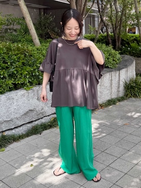 「reca（レカ）の無地/ストライプエンボス加工イージーパンツ（その他パンツ、グリーン系）」を使った、recastaffさん（レディース・165cm）の春コーディネート