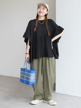 「reca（レカ）のフレンチ袖フリルプルオーバー（Tシャツ/カットソー、ブラック系）」を使った、recastaffさん（レディース・165cm）の春コーディネート