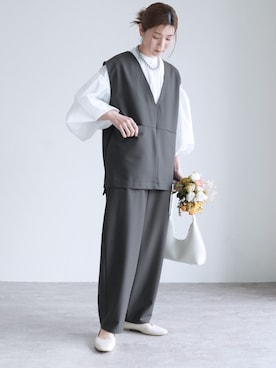 「reca（レカ）のVネックベスト・カーブパンツ2点セット（スーツセット、グレー系）」を使った、recastaffさん（レディース・158cm）の秋コーディネート