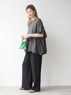 「reca（レカ）のフレンチ袖フリルプルオーバー（Tシャツ/カットソー、グレー系）」を使った、recastaffさん（レディース・165cm）の春コーディネート