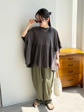 「reca（レカ）のフレンチ袖フリルプルオーバー（Tシャツ/カットソー、グレー系）」を使った、recastaffさん（レディース・158cm）の夏コーディネート