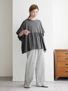 「reca（レカ）のフレンチ袖フリルプルオーバー（Tシャツ/カットソー、グレー系）」を使った、recastaffさん（レディース・165cm）の春コーディネート