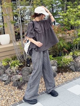 「reca（レカ）のフレンチ袖フリルプルオーバー（Tシャツ/カットソー、グレー系）」を使った、recastaffさん（レディース・165cm）の春コーディネート