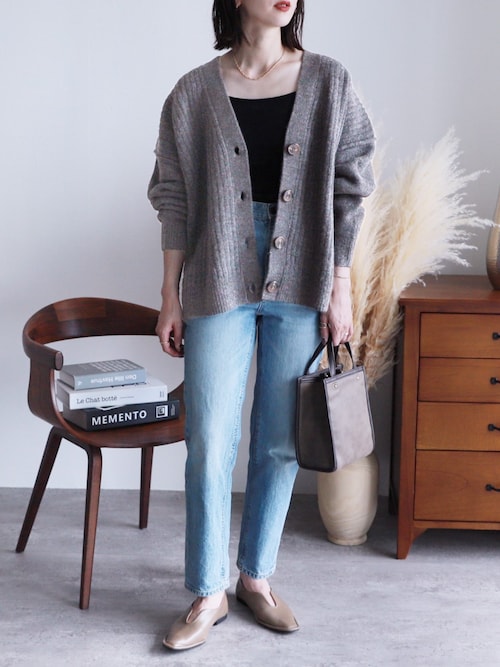 Vネックニットカーディガン