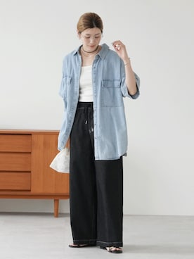 「reca（レカ）の半袖デニムシャツ（シャツ/ブラウス、ブルー系）」を使った、recastaffさん（レディース・158cm）の夏コーディネート