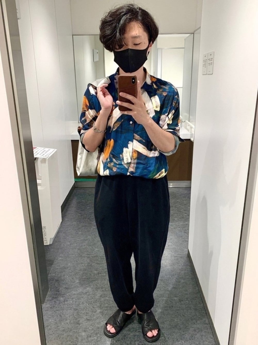 「ootd、休日スタイル、総柄シャツ、リラックスパンツ、サンダル、タックイン、ユニクロ、UNIQLO、UNIQLO U、COLE HAAN(COLE HAAN)」｜「ZARAのなんらかのシャツ　2019ss（シャツ/ブラウス、その他）」を使った、wetchyyyyyさん（メンズ・169cm）の夏コーディネートの1枚目の写真