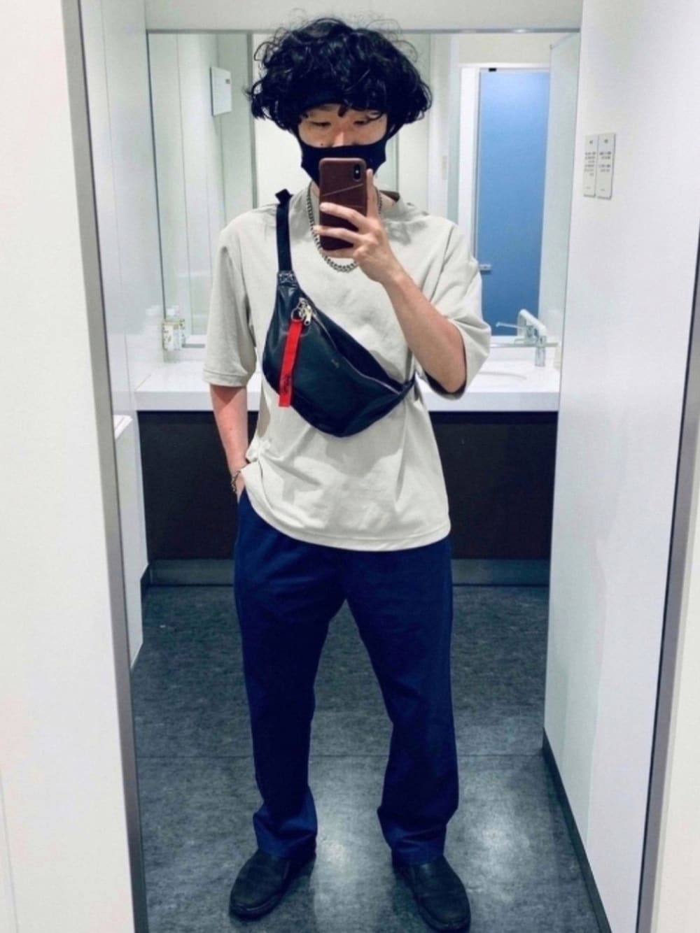 「夏コーデ、プチプラコーデ、ラフコーデ、シンプル、半袖シャツ、ユニクロ、UNIQLO、UNIQLO+J、これが私をアゲる服、ootd」｜「glambのConey waist pouch / コニーウエストポーチ（ボディバッグ/ウエストポーチ、ブラック系）」を使った、wetchyyyyyさん（メンズ・169cm）の春コーディネートの1枚目の写真