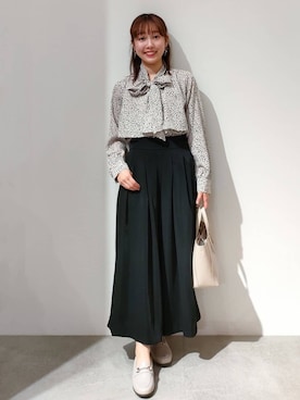 「アイテム（ドレスシューズ、ベージュ系）」を使った、index スタッフさん（レディース・157cm）の秋コーディネート