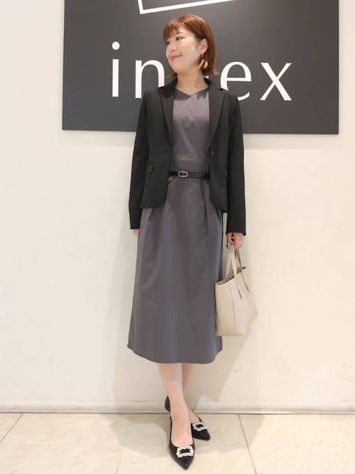 セール】Vネックタックナローワンピース【洗濯機洗い可】（ワンピース