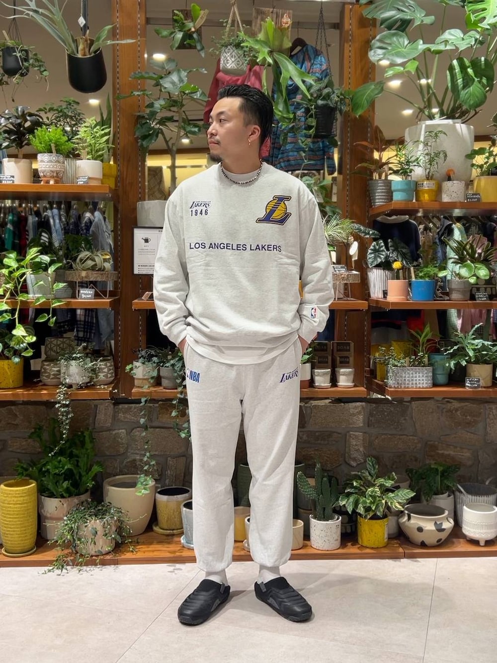 「ベーシック/シンプル、ストリート、カジュアル、BAYFLOW」｜「Tevaの【TEVA(テバ)】REEMBER TERRAIN(MEN)（スリッポン、ブラック系）」を使った、tagamitakatoさん（メンズ・183cm）の秋コーディネートの1枚目の写真