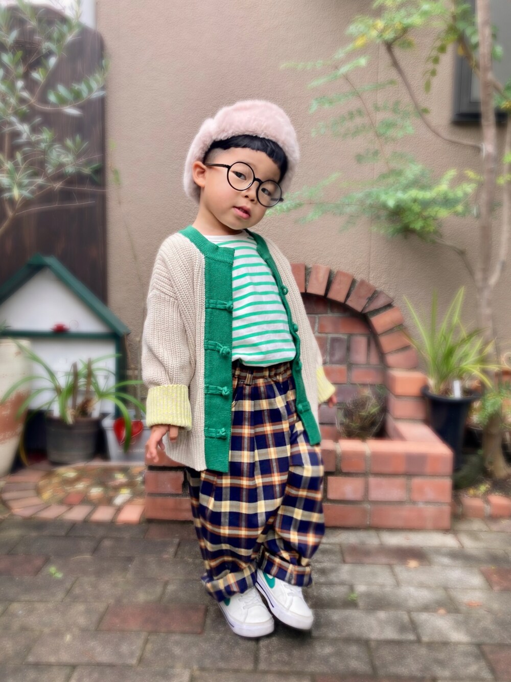 「4歳、私の推しブランド、lowrysfarmkids、ローリーズファーム(LOWRYS FARM)、チャオパニックティピー(CIAOPANIC TYPY)、チャイナ、カーディガン、ビタミンカラー、春コーデ、フライトキャップ、ワイドパンツ、チェック、ビッグシルエット」｜「LOWRYS FARMのニットチャイナカーディガン　955169（カーディガン/ボレロ、ベージュ系）」を使った、nohana＊＊＊kent さん（キッズ・90cm）の冬コーディネートの1枚目の写真